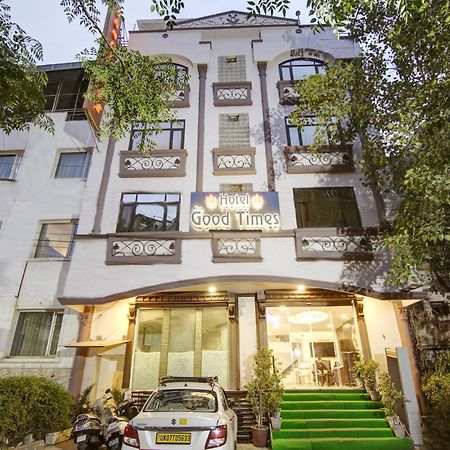 Hotel Good Times Near Ganga Ram Hospital And Karol Bagh Metro Deli Exterior foto