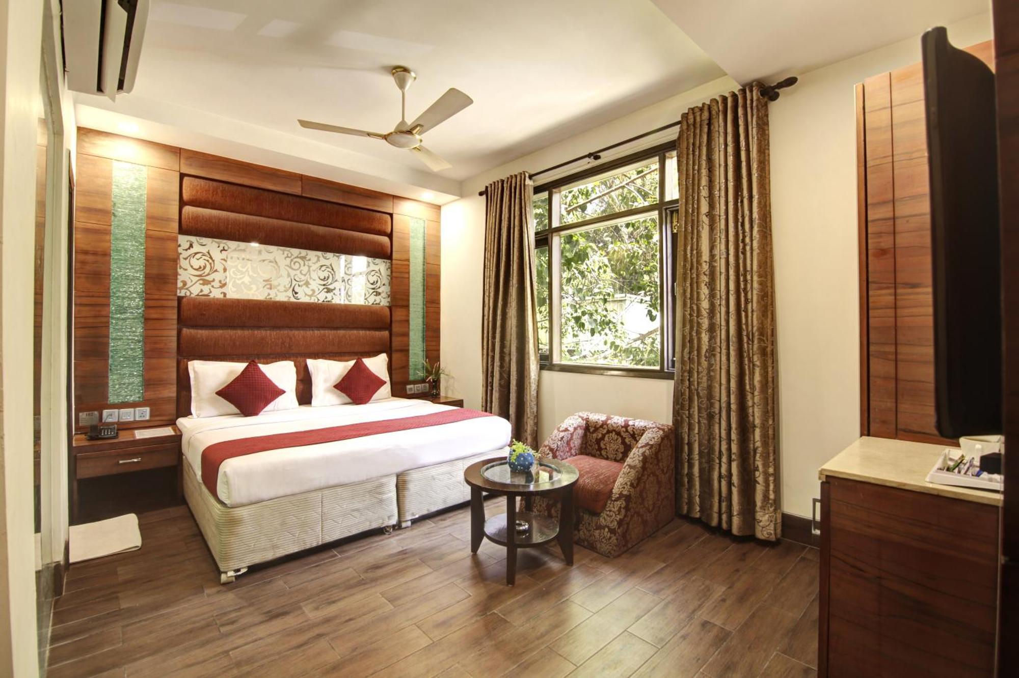 Hotel Good Times Near Ganga Ram Hospital And Karol Bagh Metro Deli Exterior foto