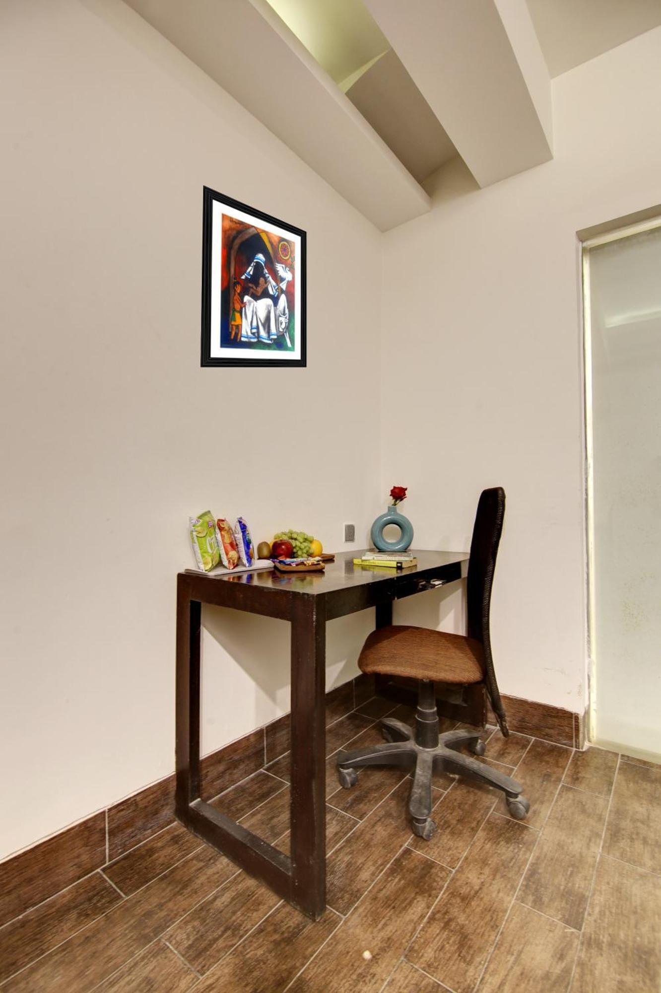 Hotel Good Times Near Ganga Ram Hospital And Karol Bagh Metro Deli Exterior foto