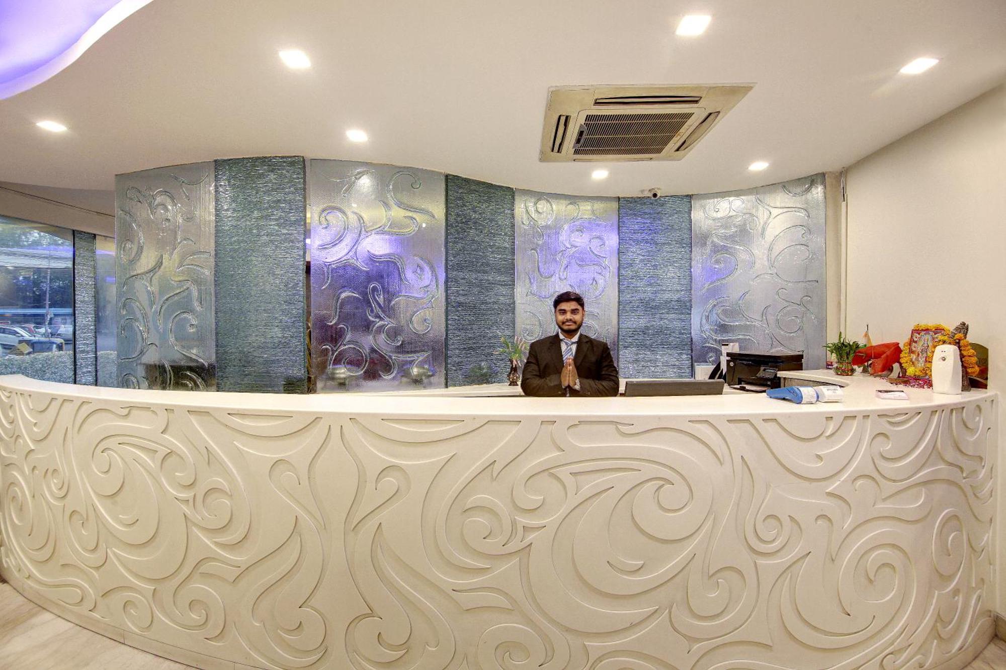 Hotel Good Times Near Ganga Ram Hospital And Karol Bagh Metro Deli Exterior foto