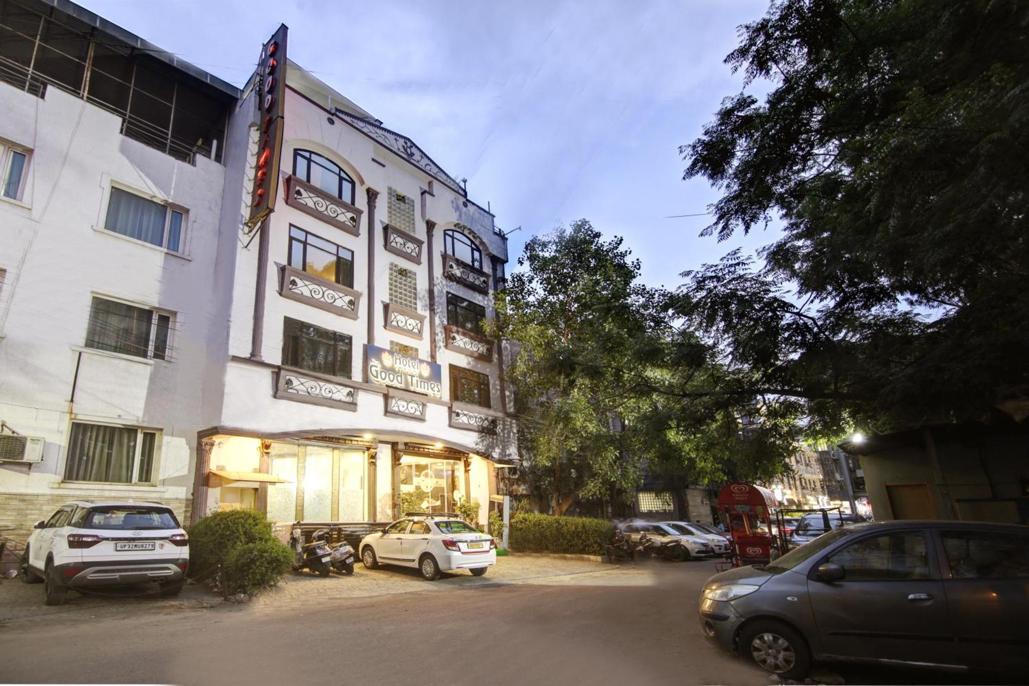 Hotel Good Times Near Ganga Ram Hospital And Karol Bagh Metro Deli Exterior foto