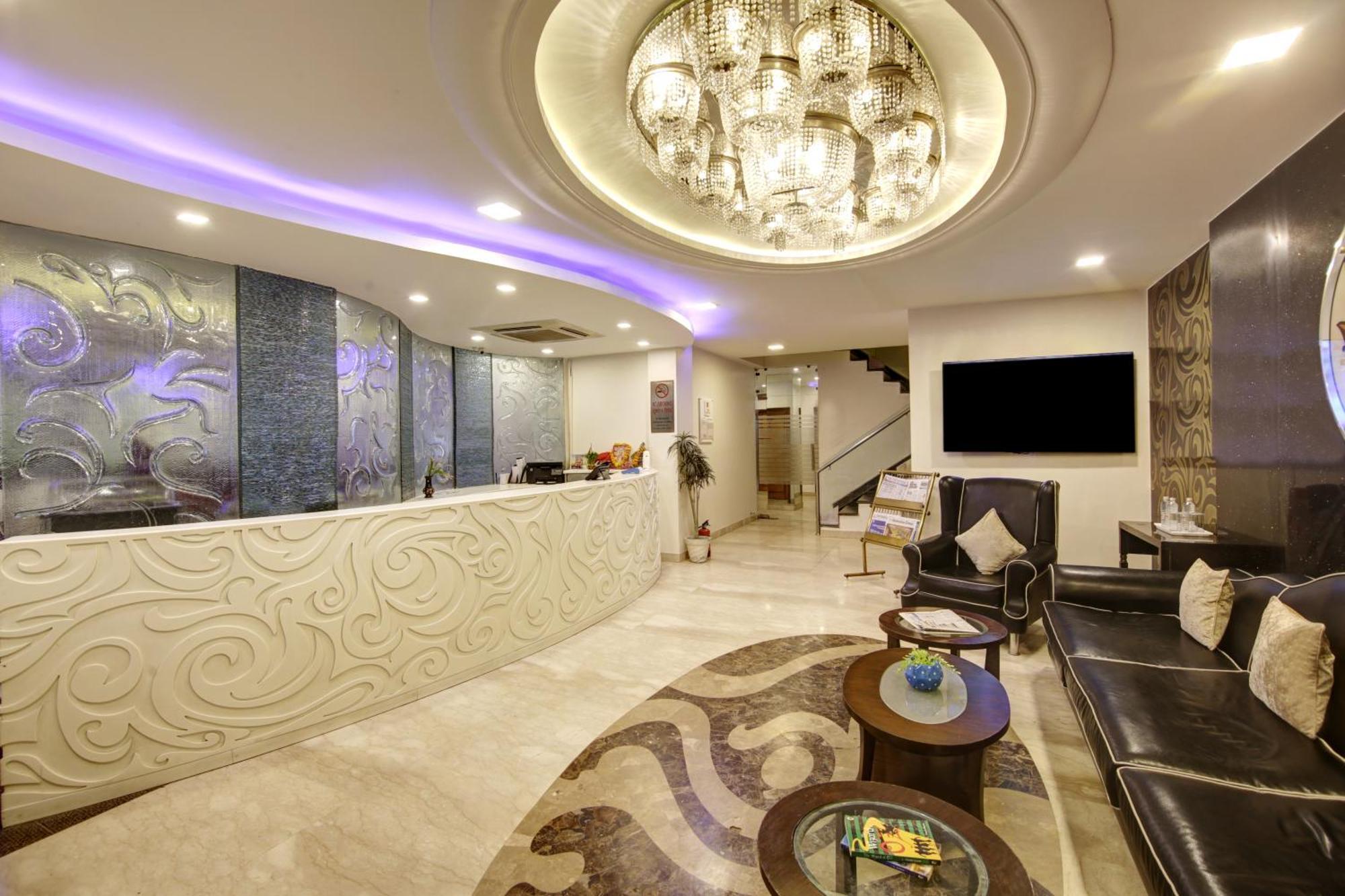 Hotel Good Times Near Ganga Ram Hospital And Karol Bagh Metro Deli Exterior foto