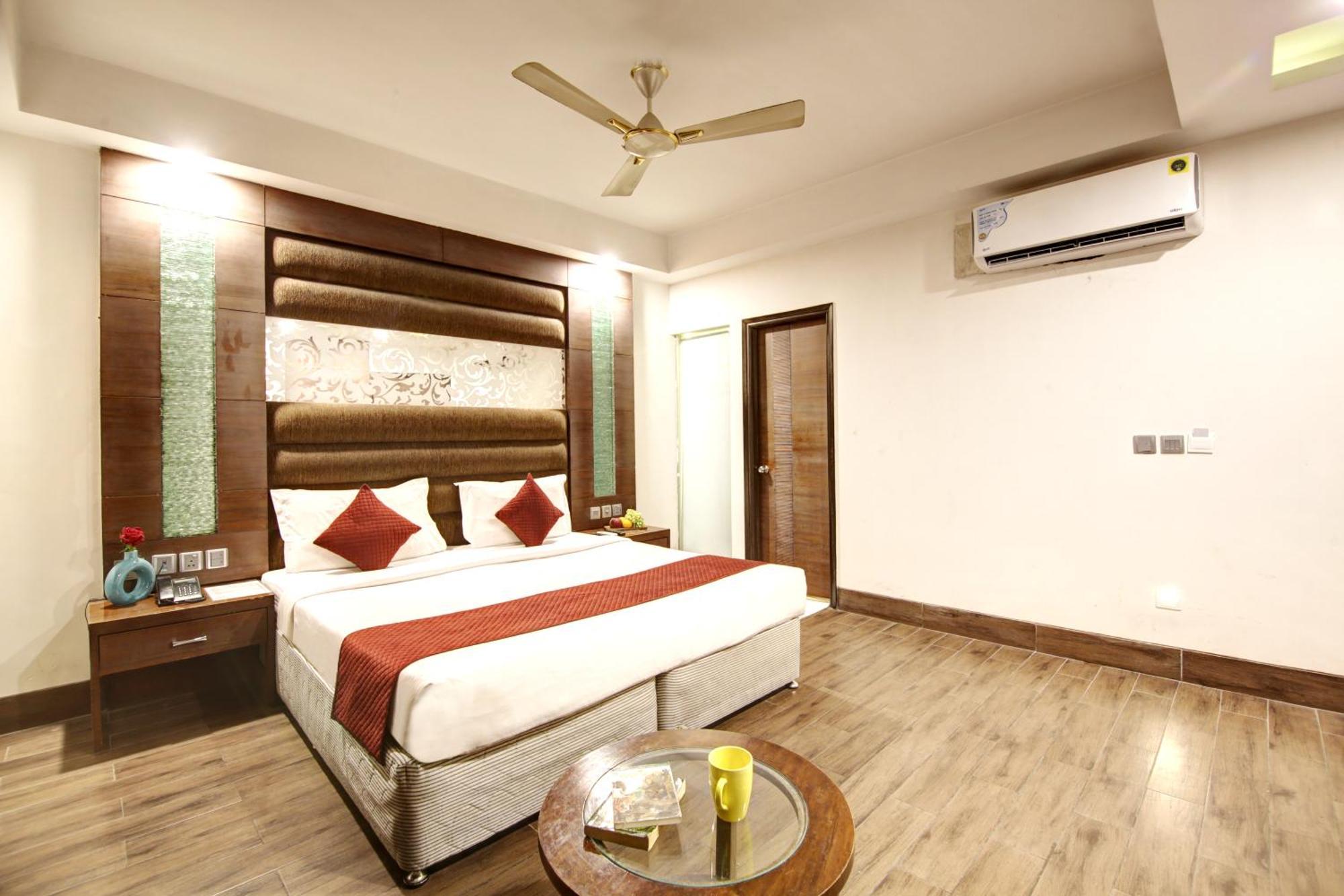 Hotel Good Times Near Ganga Ram Hospital And Karol Bagh Metro Deli Exterior foto