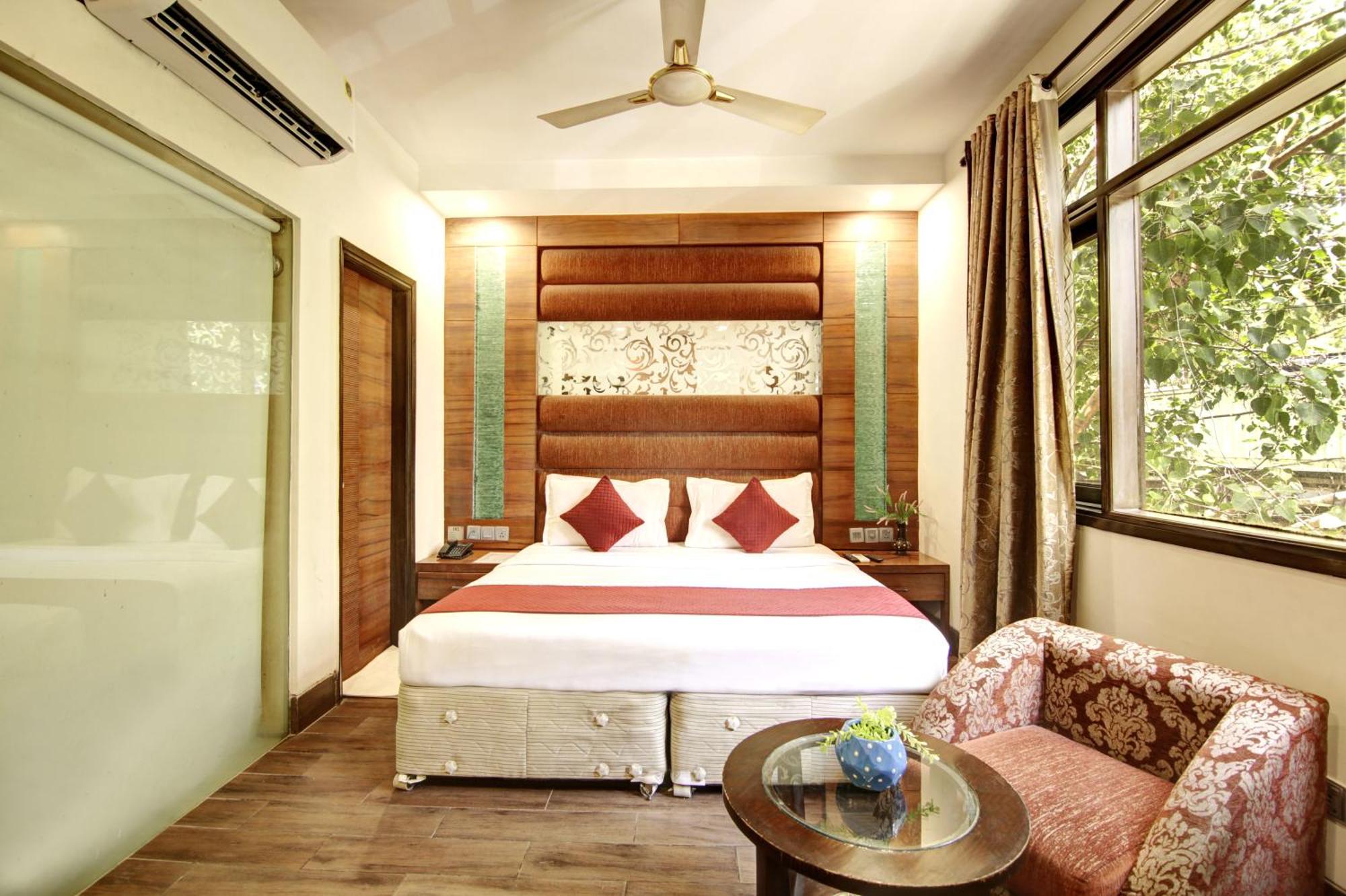 Hotel Good Times Near Ganga Ram Hospital And Karol Bagh Metro Deli Exterior foto