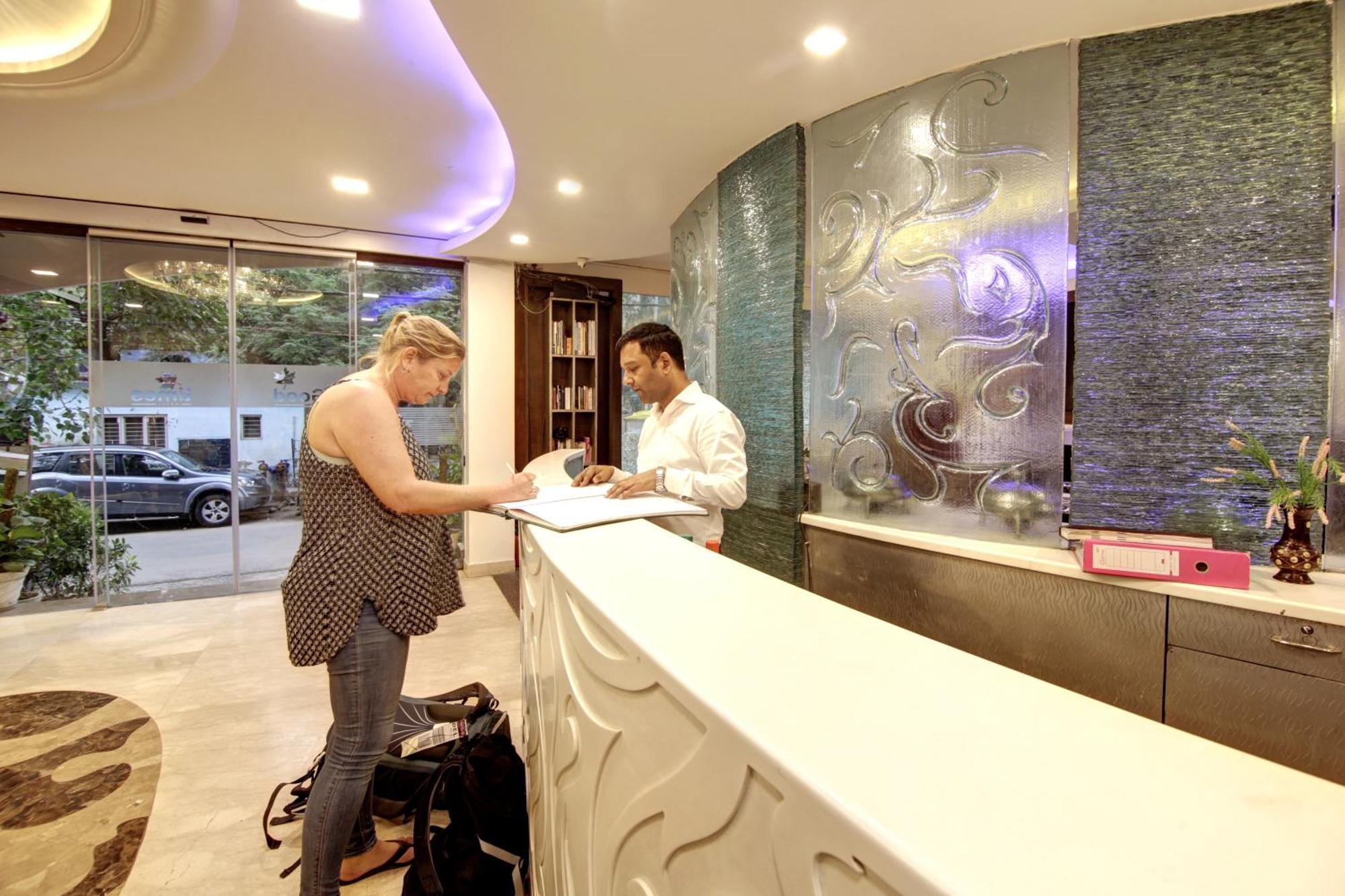 Hotel Good Times Near Ganga Ram Hospital And Karol Bagh Metro Deli Exterior foto