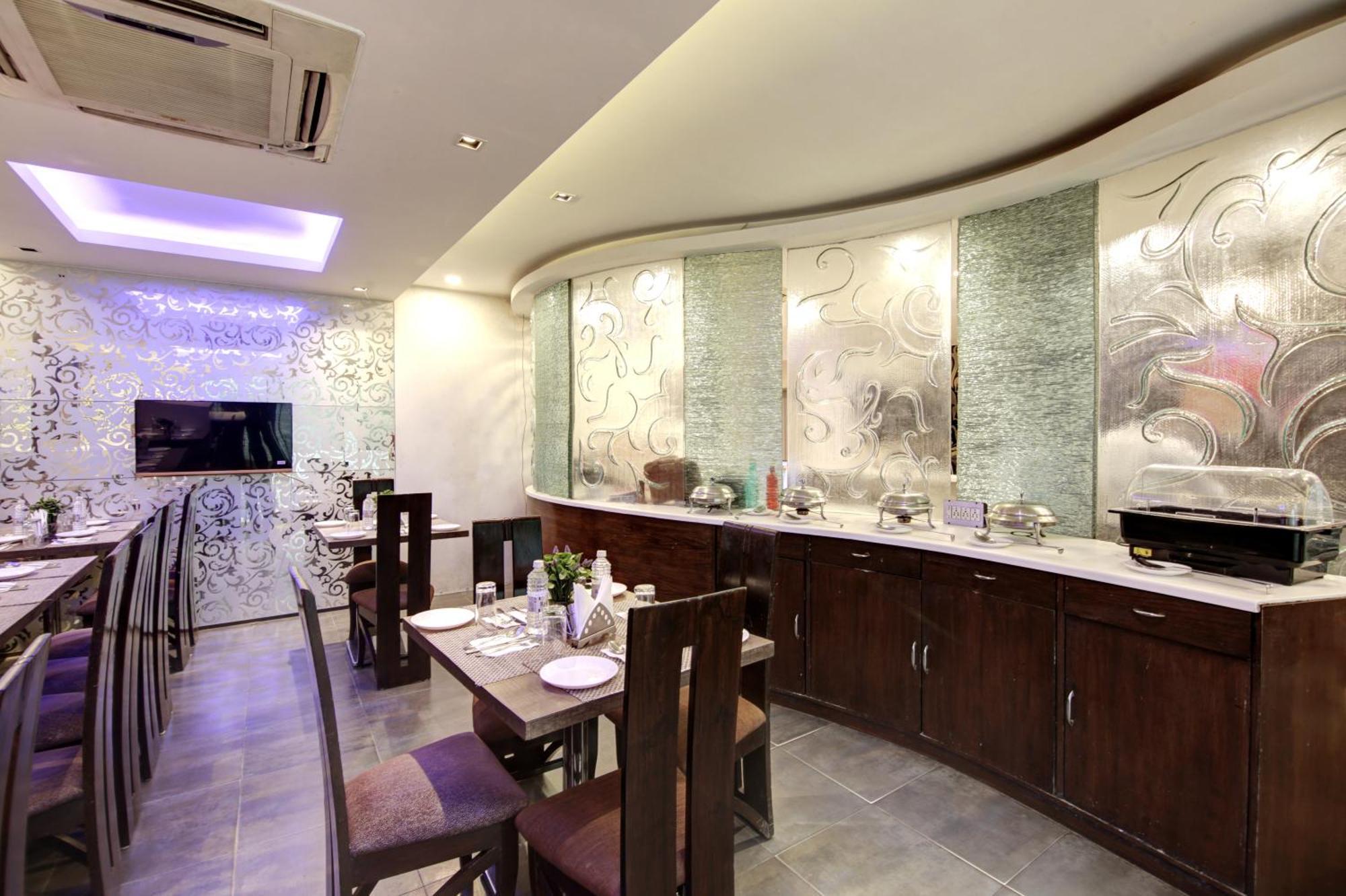 Hotel Good Times Near Ganga Ram Hospital And Karol Bagh Metro Deli Exterior foto