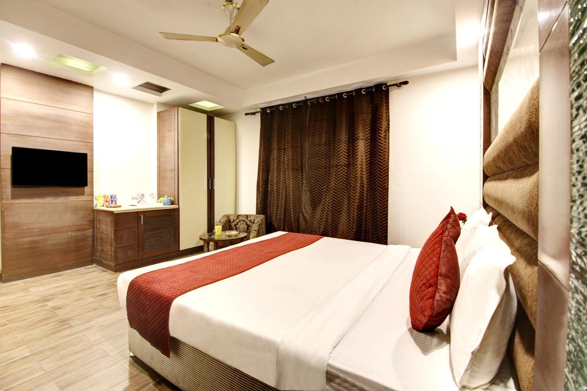 Hotel Good Times Near Ganga Ram Hospital And Karol Bagh Metro Deli Exterior foto