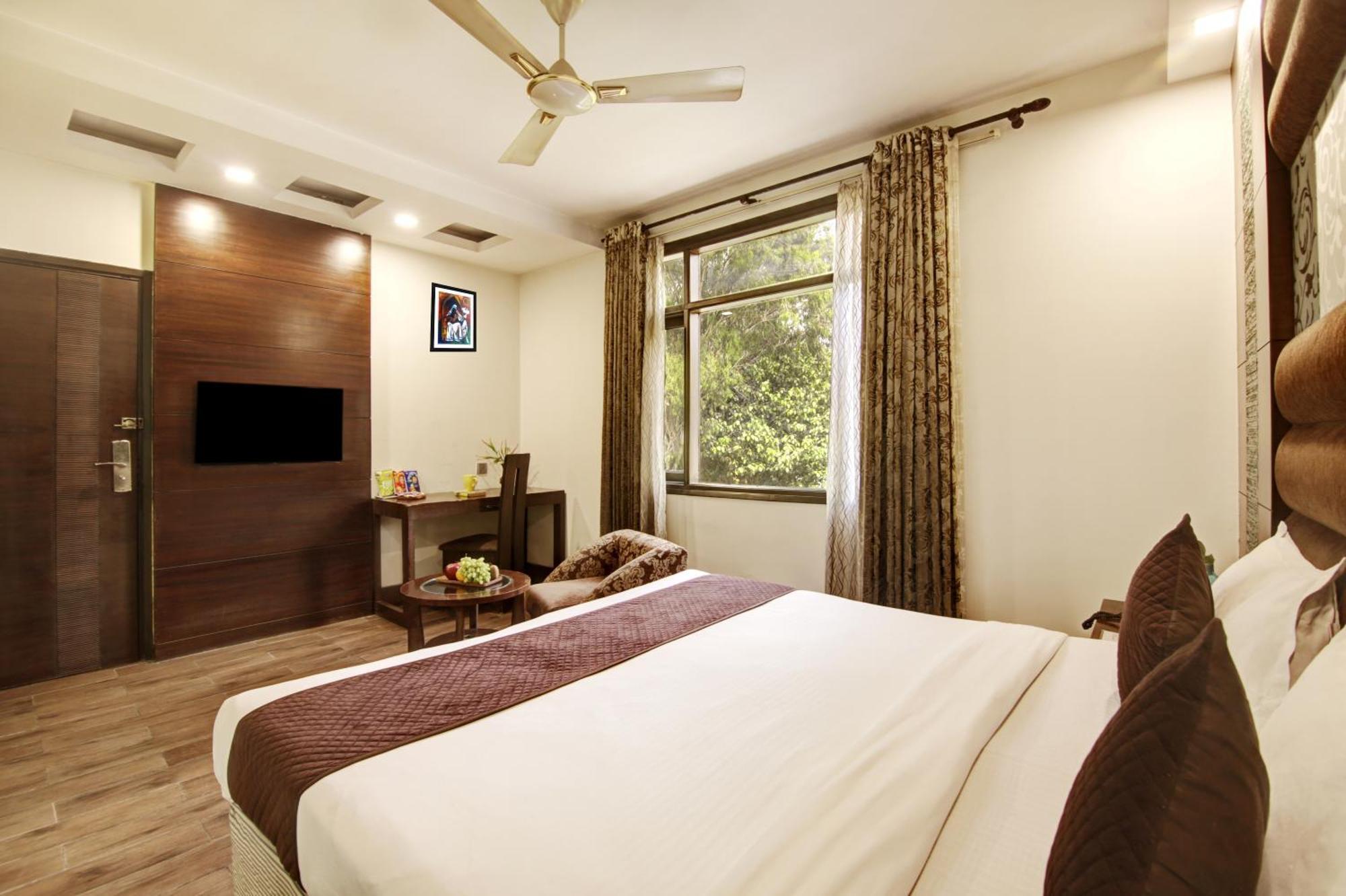 Hotel Good Times Near Ganga Ram Hospital And Karol Bagh Metro Deli Exterior foto