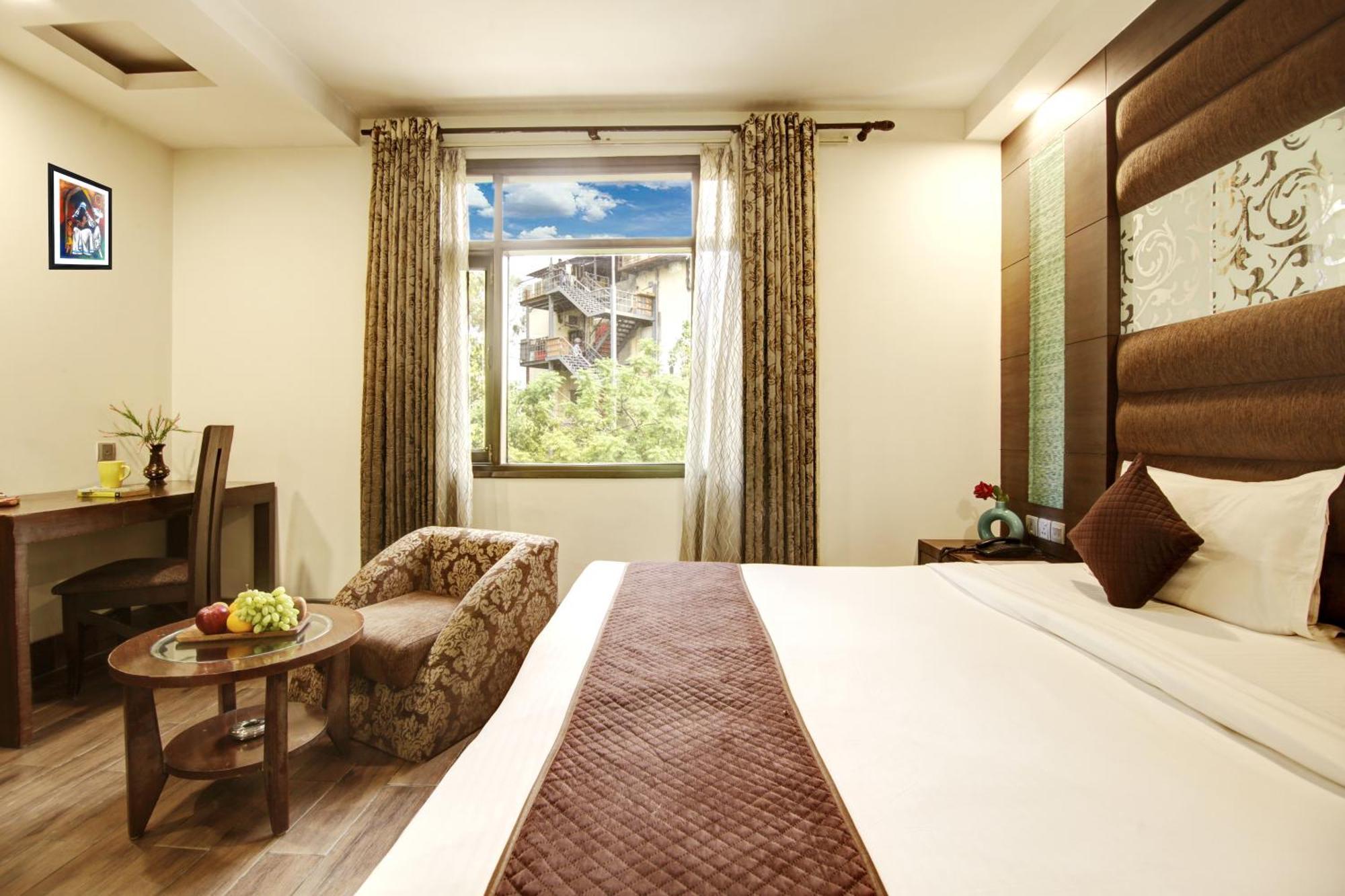 Hotel Good Times Near Ganga Ram Hospital And Karol Bagh Metro Deli Exterior foto