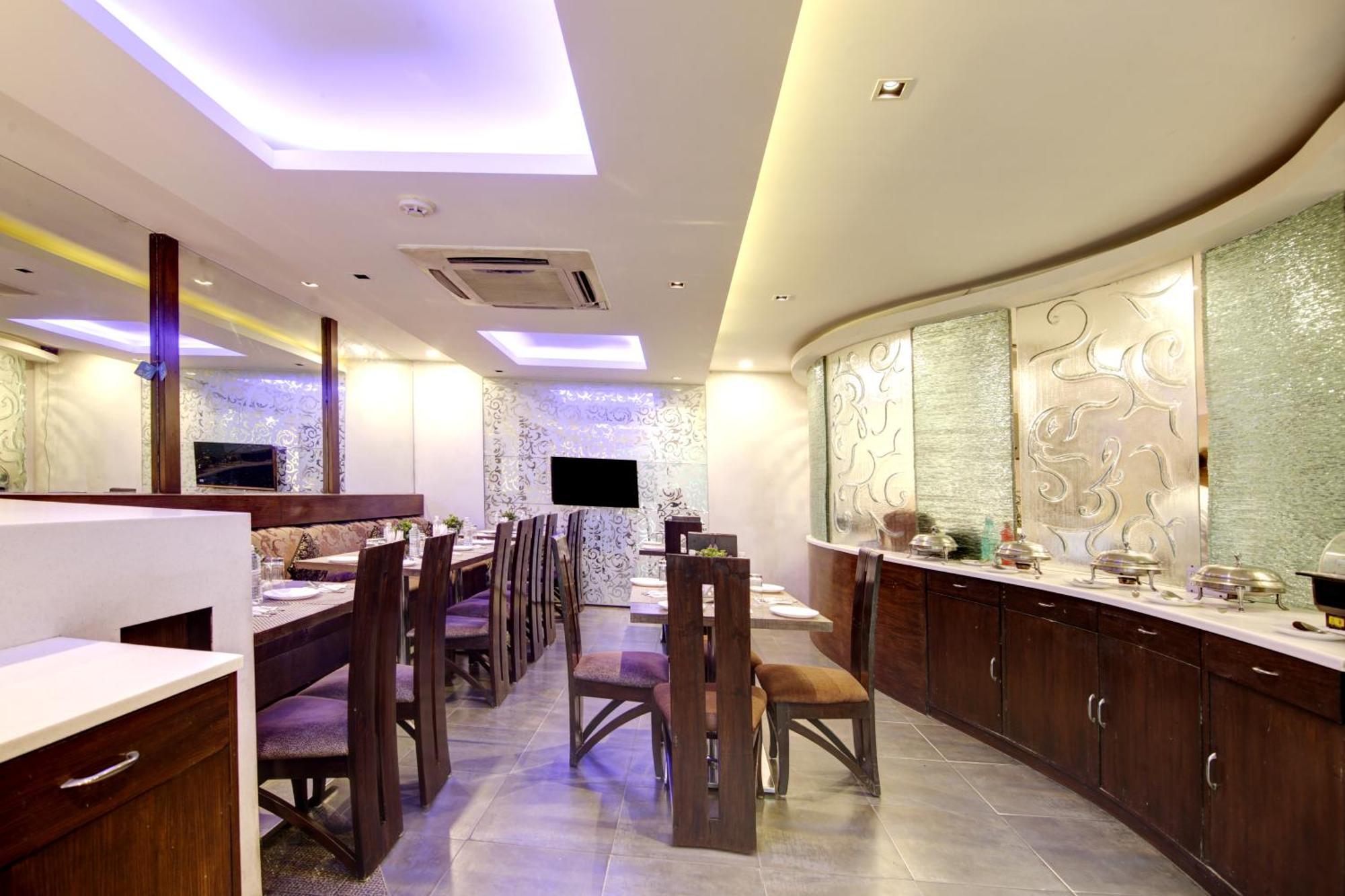 Hotel Good Times Near Ganga Ram Hospital And Karol Bagh Metro Deli Exterior foto