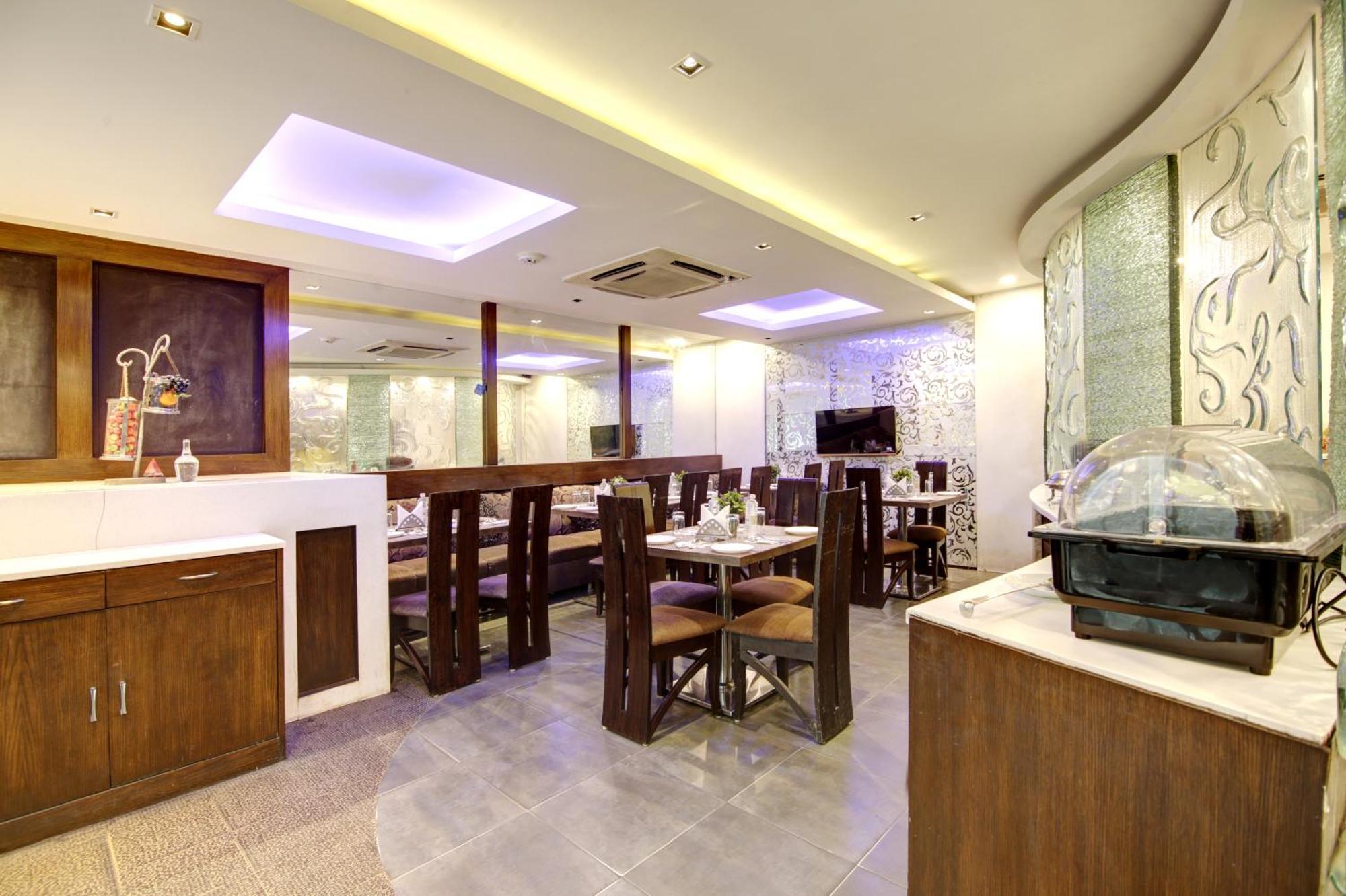 Hotel Good Times Near Ganga Ram Hospital And Karol Bagh Metro Deli Exterior foto