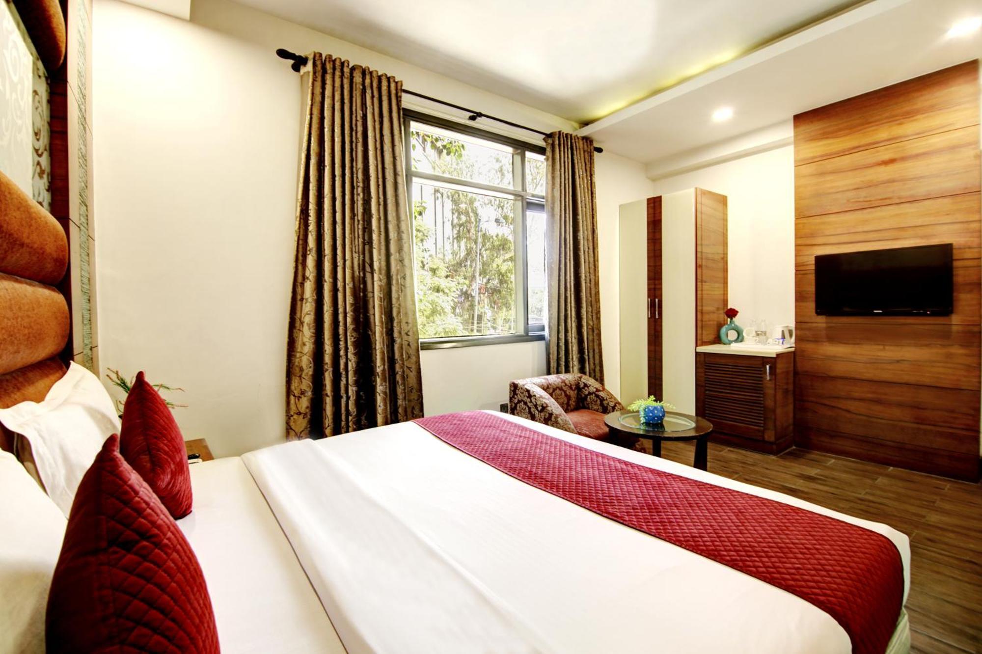 Hotel Good Times Near Ganga Ram Hospital And Karol Bagh Metro Deli Exterior foto