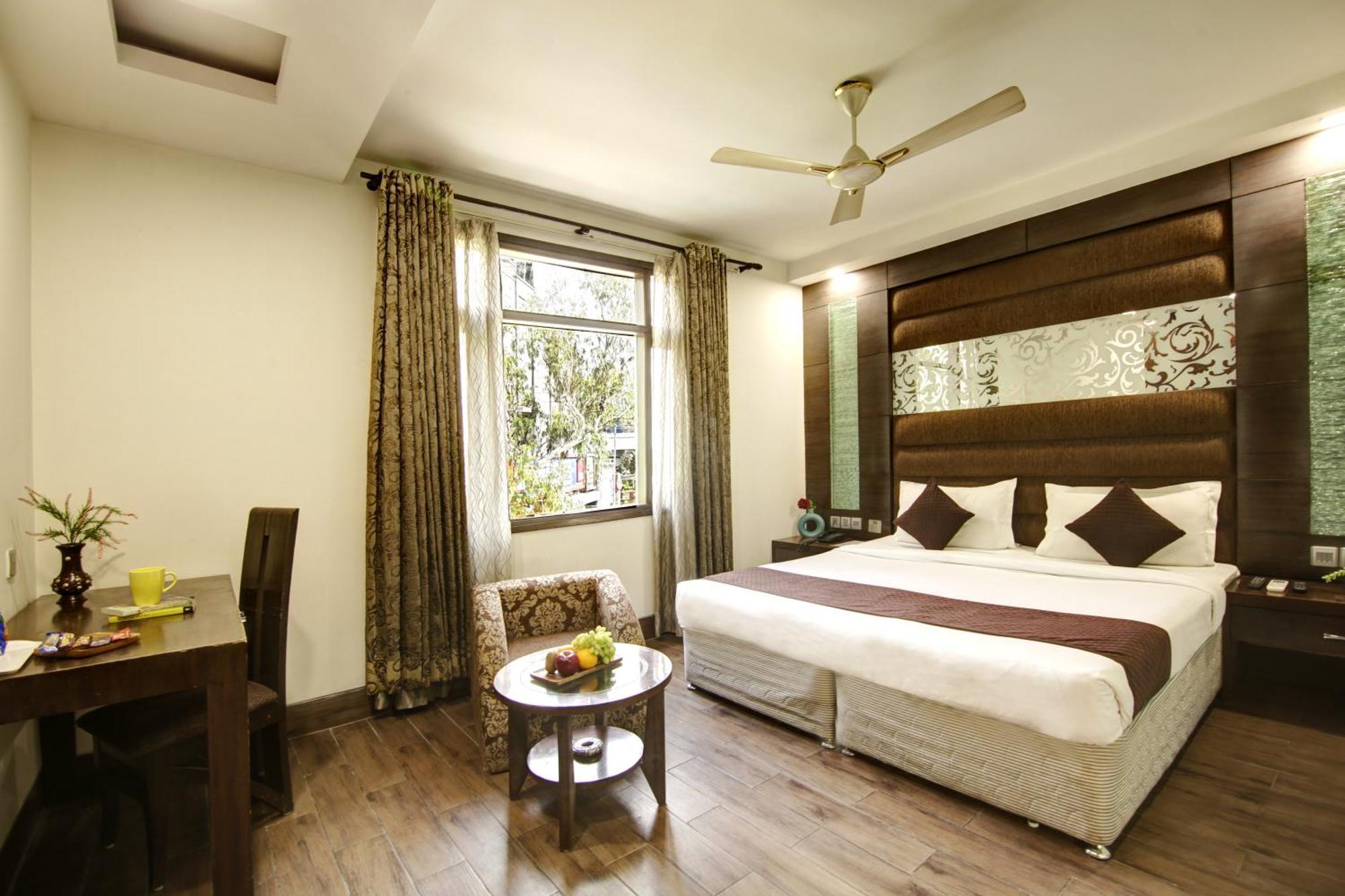 Hotel Good Times Near Ganga Ram Hospital And Karol Bagh Metro Deli Exterior foto