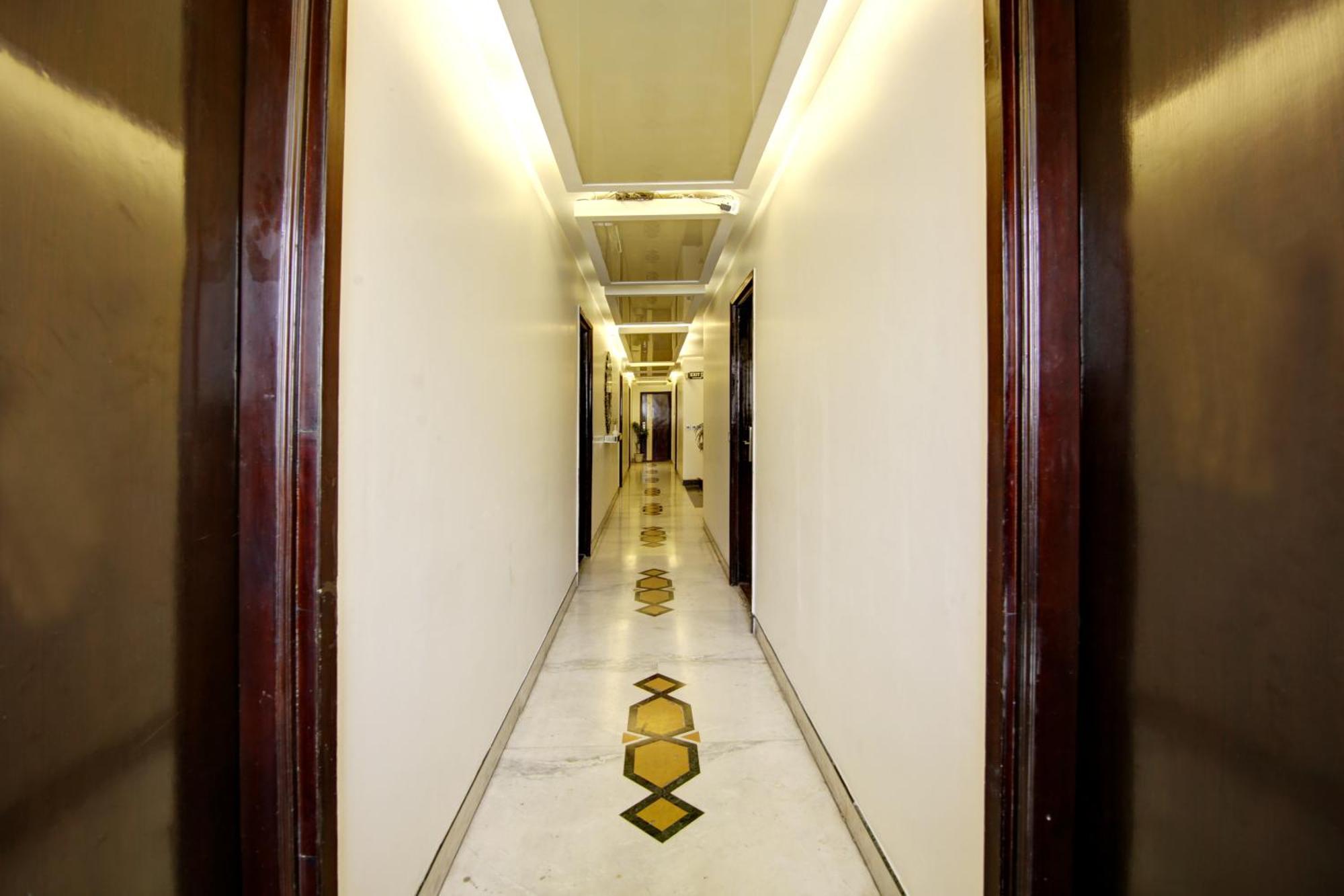Hotel Good Times Near Ganga Ram Hospital And Karol Bagh Metro Deli Exterior foto