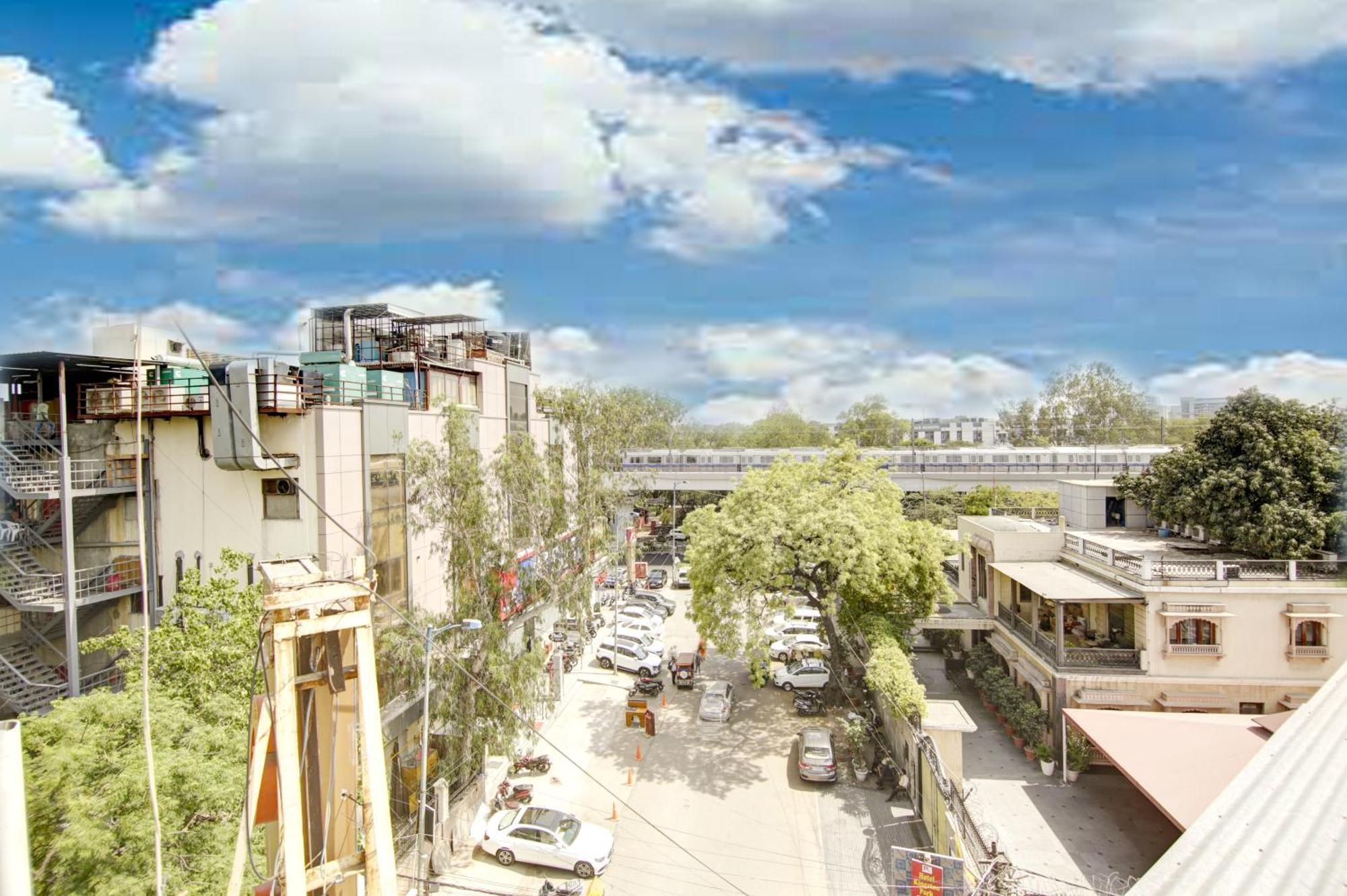 Hotel Good Times Near Ganga Ram Hospital And Karol Bagh Metro Deli Exterior foto