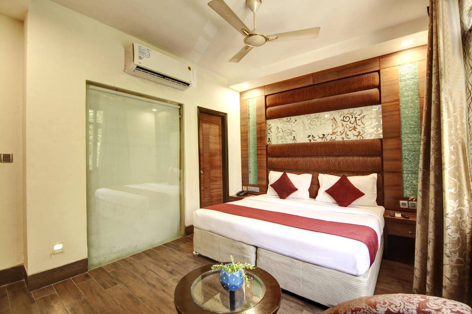 Hotel Good Times Near Ganga Ram Hospital And Karol Bagh Metro Deli Exterior foto