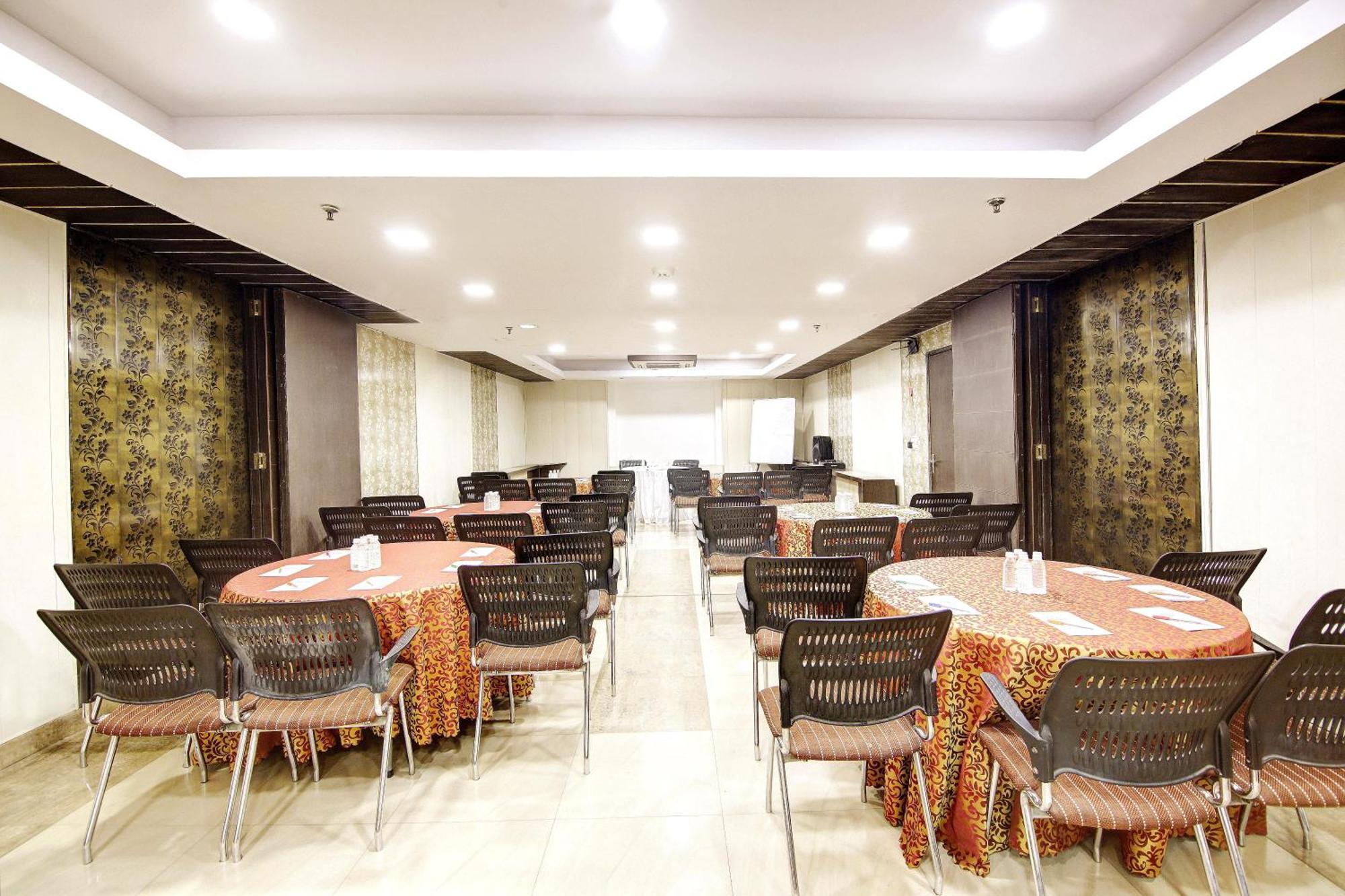 Hotel Good Times Near Ganga Ram Hospital And Karol Bagh Metro Deli Exterior foto