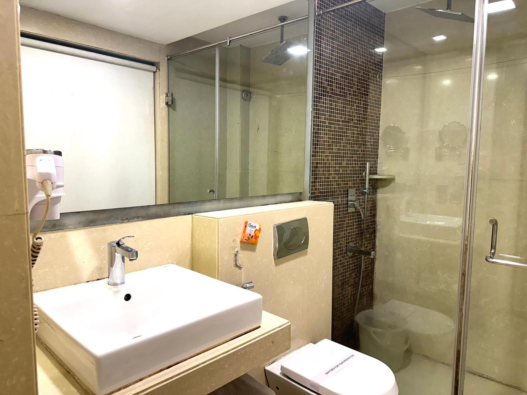 Hotel Good Times Near Ganga Ram Hospital And Karol Bagh Metro Deli Exterior foto