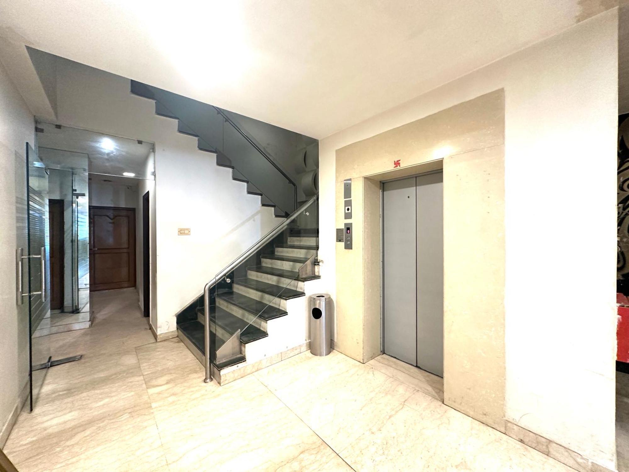 Hotel Good Times Near Ganga Ram Hospital And Karol Bagh Metro Deli Exterior foto